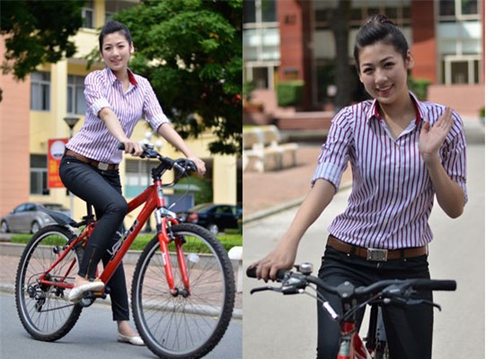 Hưởng ứng Tuần lễ tiết kiệm năng lượng, bảo vệ môi trường, Á hậu Dương Tú Anh quyết định đi xe đạp đến trường. Trông cô thật giản dị nhưng vẫn vô cùng xinh đẹp.