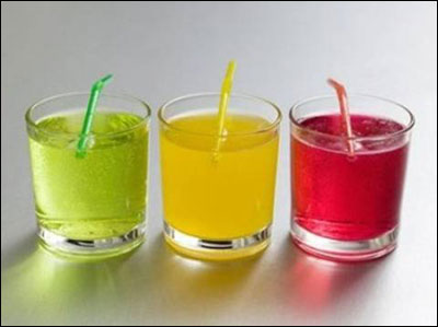 Chất ngọt nhân tạo. Chất ngọt nhân tạo thường được tìm thấy trong đồ uống đóng chai có khả năng gây nguy hiểm cho sức khỏe, nhất là bộ não. Một trong những bệnh thường thấy là sự suy giảm chức năng nhận thức của não. Vì vậy, nên tránh càng xa càng tốt các loại thực phẩm có thành phần bao gồm đường hóa học.