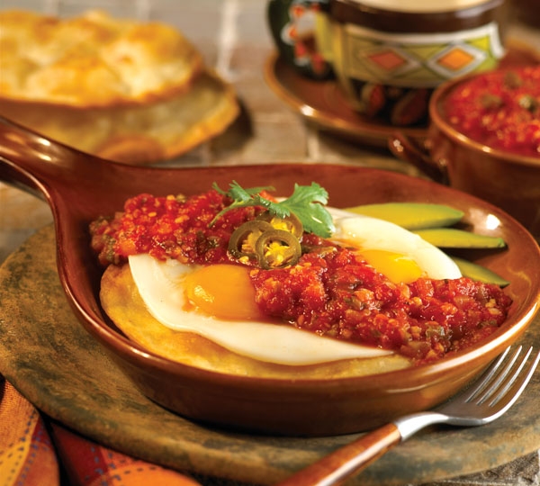Mexico - HUEVOS rancheros:Trứng được ăn kèm sốt cà chua và nhiều loại rau củ khác.
