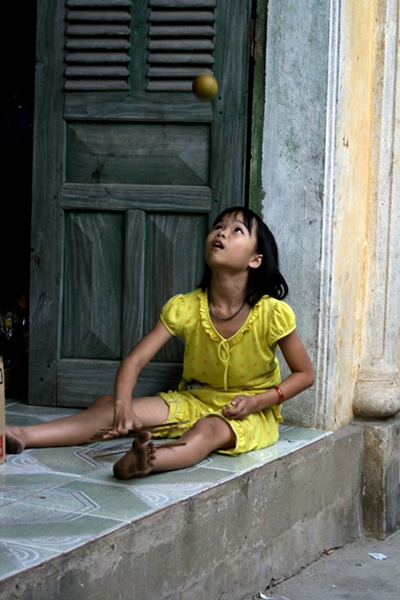 Trò chơi mà tuổi thơ của các bé gái nơi miền quê Việt đều rất yêu thích.