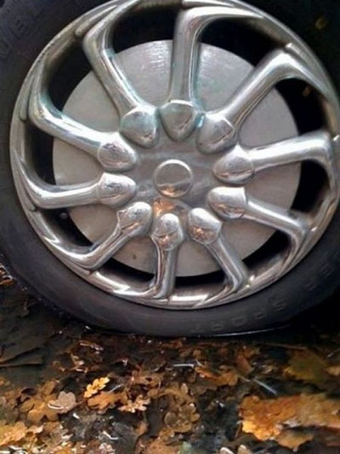 Họa tiết bánh xe này thật đặc biệt.