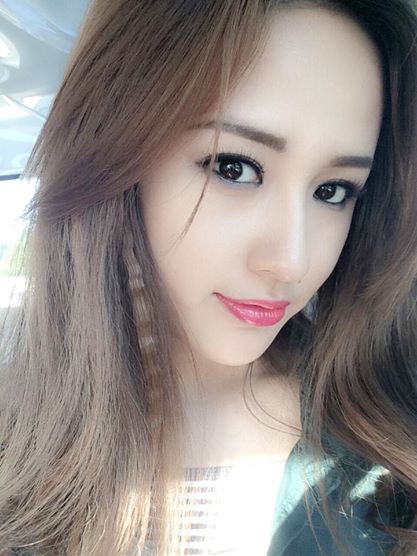 Hoa hậu Mai Phương Thúy "tự sướng" với khuôn mặt tươi tắn, xinh đẹp.