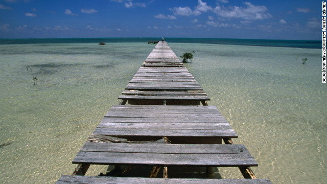 Đảo Ambergris Caye ở Belize nổi tiếng với những bãi cát dài, khung cảnh đẹp, động đá vôi và rừng mưa nhiệt đới.