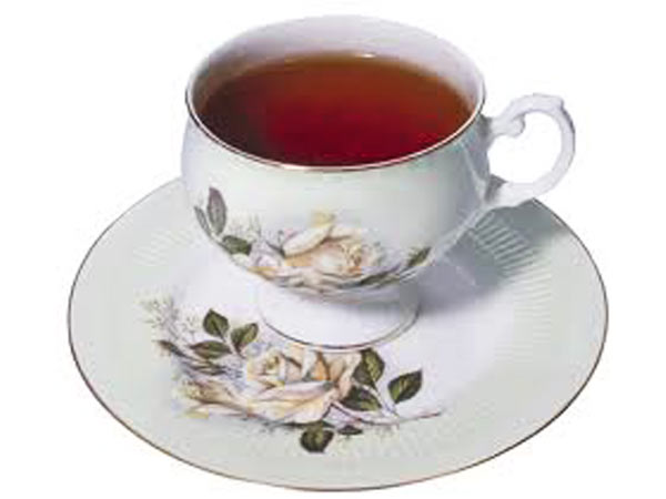 Trà đặc. Nhất là hồng trà đặc vì nó có nhiều chất kiềm, có thể làm cho đại não hưng phấn, bất an, mất ngủ, tim đập loạn nhịp, huyết áp tăng cao. Trái lại, uống chè xanh lại có lợi cho việc điều trị bệnh cao huyết áp.