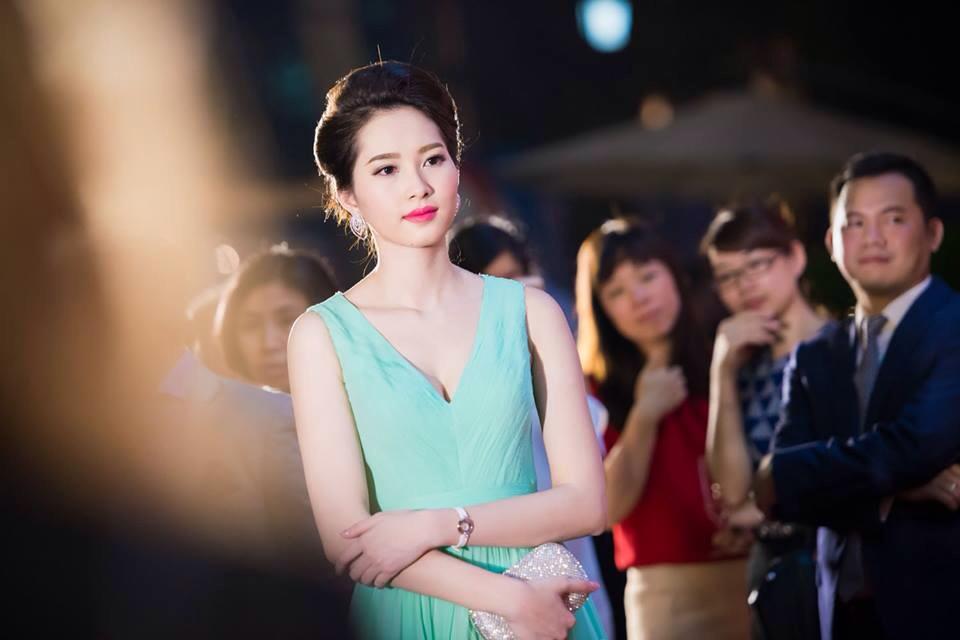 Thu hút mọi sự chú ý của Hoa hậu Việt Nam 2012.