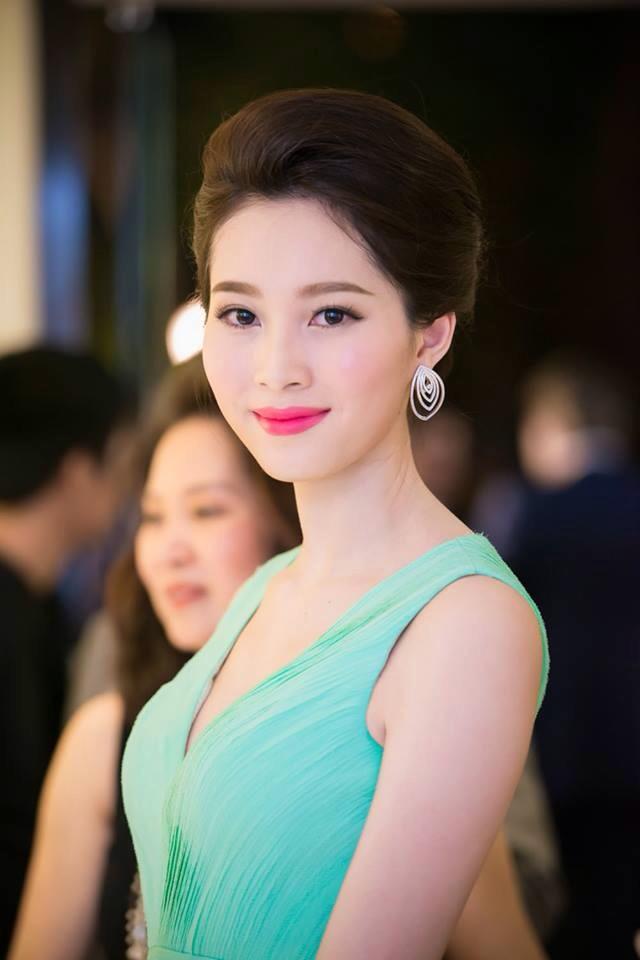 Cận cảnh vẻ đẹp của Hoa hậu Việt Nam 2012.
