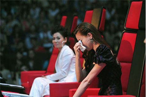 Hồ Ngọc Hà khóc trong chương trình The Voice.