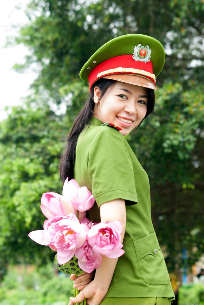 Bùi Hoàng Ly Ly (27 tuổi), cán bộ hoạt động Đoàn năng nổ của Học viện Cảnh sát nhân dân. Nữ trung úy từng 15 lần tham gia hiến máu cứu người.