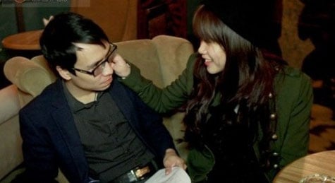 An Nguy bẹo má Toàn Shinoda tình cảm trong hậu trường Phở 8 khiến nhiều fan cặp đôi thích thú, nhiều người đoán rằng họ đã "tình trong như đã, mặt ngoài còn e".