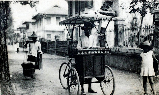 Hình ảnh khá thú vị về một xe bán kem của người Hoa Sài Gòn những năm đầu thế kỷ 20.