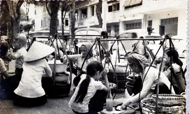 Sài Gòn xưa cũng có những khu phố tập hợp các loại gánh hàng rong để người dân và khách thuận tiện ăn uống.