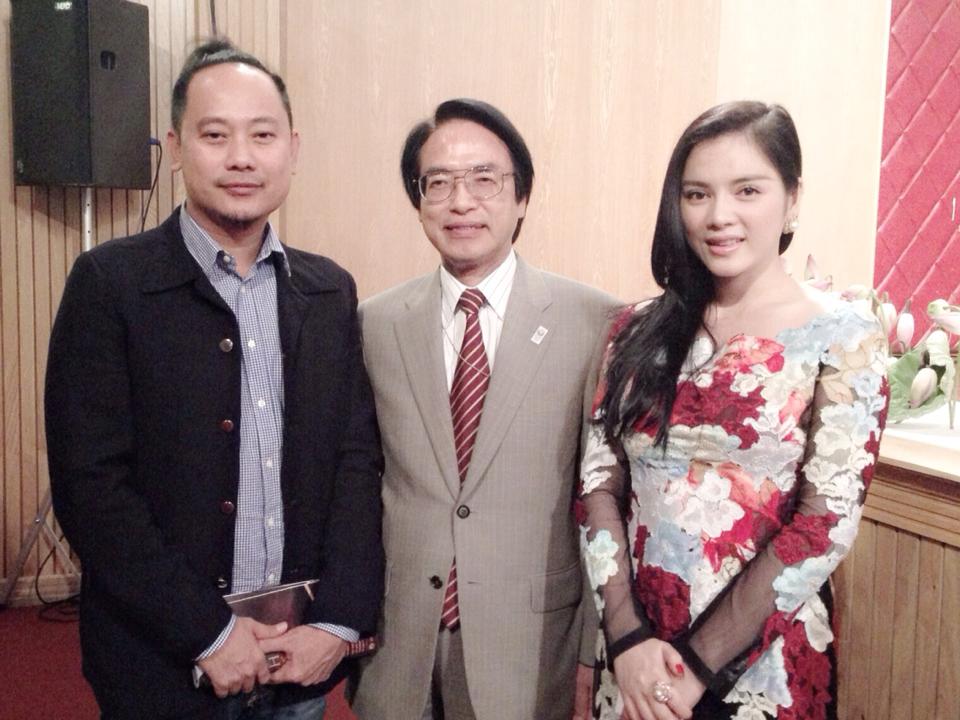 Lý Nhã Kỳ và NTK Võ Việt Chung gặp gỡ với Đại sứ Nhật Bản tại Việt Nam.