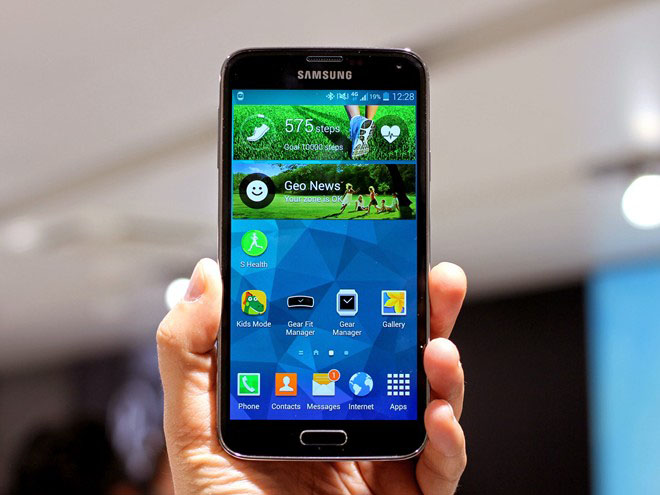 Galaxy S5 Mini (xách tay). Phiên bản rút gọn về cấu hình lẫn kích thước của Galaxy S5 đã được bán ra tại nhiều thị trường lớn. Trong tháng 8, nhiều khả năng model này sẽ có mặt tại Việt Nam dưới dạng hàng xách tay.