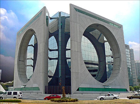 Tòa nhà ở Montreal, Canada được thiết kế với ý tưởng về chiếc máy giặt khổng lồ.