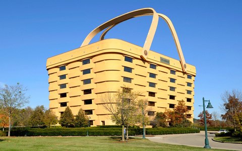 Tòa nhà 7 tầng hình chiếc giỏ là trụ sở của công ty Longaberger ở Newark, Ohio, Mỹ. Sản phẩm của công ty này chính là giỏ và túi xách.