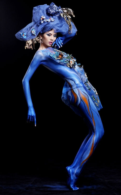 Người mẫu Nguyễn Thanh Hằng muốn gửi thông điệp kêu gọi mọi người giữ gìn màu xanh trên trái đất qua bộ ảnh body painting độc đáo.