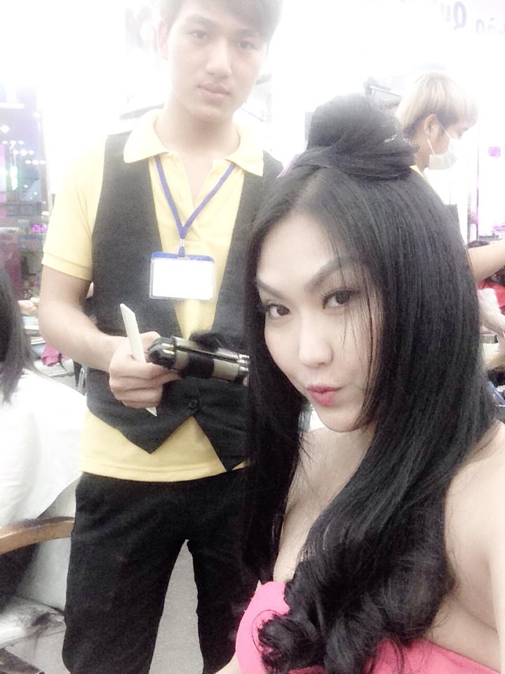Phi Thanh Vân đi làm tóc để hẹn hò với bạn.