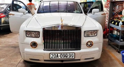 Chủ nhân của siêu xe Rolls-Royce mang biển số tứ quý 9 là một doanh nhân giàu có ở Thái Nguyên. Được biết, đây là một thương hiệu xe sang nổi tiếng thế giới.