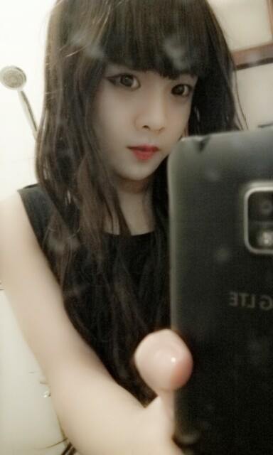 Từ những bức ảnh giả gái đăng tải trên mạng xã hội, Hưng Lee khiến không ít chàng trai ngỡ ngàng bởi độ xinh không thua kém nhiều thiếu nữ.