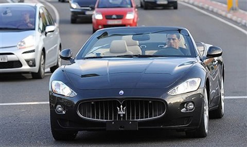 Chiếc Maserati GranCabrio được CR7 mua về năm 2011 với giá 140 nghìn USD.