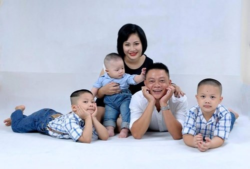 Trần Quang Minh - có một tổ ấm vô cùng hạnh phúc với vợ đẹp và con ngoan.