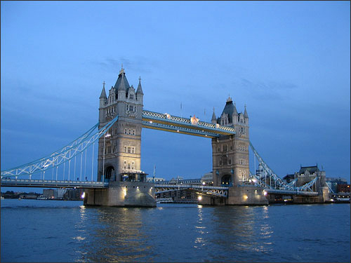 Cầu tháp là một trong những biểu tượng tuyệt vời của thủ đô London nước Anh.
