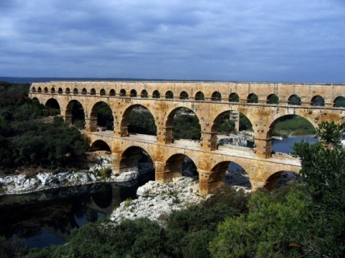Cầu Pont du Gard (Pháp) được UNESCO công nhận là di sản văn hóa thế giới vào năm 1985.