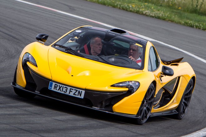 McLaren P1 có thể chạy được trên rất nhiều loại đường, đặc biệt là đường đua. McLaren P1 có thể tăng tốc lên 100 km/h sau chưa tới 3 giây, từ 0 lên 200 km/h dưới 7 giây và chỉ mất 17 giây để lên 300 km/h. Giá bán 1,15 triệu USD/chiếc.