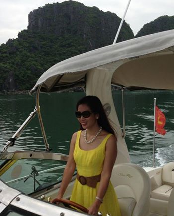 Quý bà Thu Hương điệu đà "tập lái tàu", "Em là hướng dẫn viên du lịch được không nhỉ:):)"