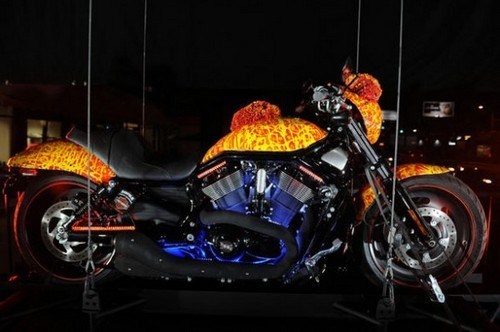 Harley-Davidson đứng đầu trong Top 10 là phiên bản "ma tốc độ" với mức giá hơn 21 tỷ đồng. Không chỉ có mẫu mã cực độc, sang trọng, Harley-Davidson còn được trang bị động cơ "khủng" và vận hành theo kiểu "ma tốc độ".