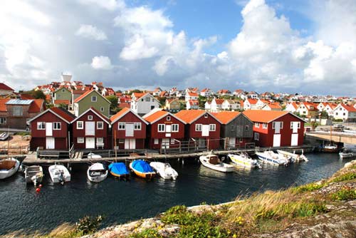 Smögen là ngôi làng nằm ở phía tây nam của Thụy Điển. Nó được đánh giá là một trong những thị trấn mùa hè sôi động nhất ở bờ biển phía tây Thụy Điển.