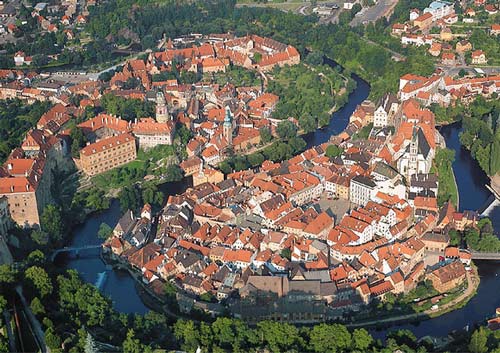 Český Krumlov là thị trấn nằm ở khu vực nam Bohemian của Cộng hòa Czech. Nơi đây nổi tiếng với kiến trúc đẹp, lịch sử lâu đời.