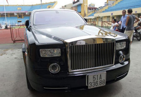 Trong đó, chỉ có 33 chiếc Rolls – Royce Phantom phiên bản “Year of Dragon 2012” được sản xuất trên toàn thế giới.
