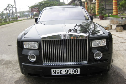 Siêu xe Rolls -Royce Phantom mang biển số độc 99K-9999 trị giá hàng chục tỷ đồng được cho là thuộc sở hữu của Minh "Sâm".