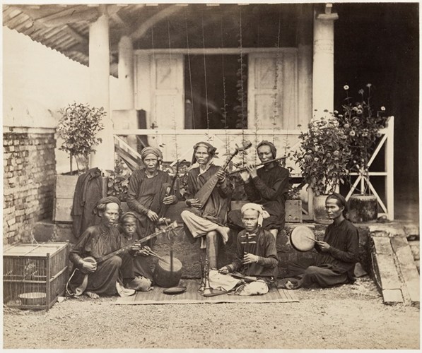 Một dàn nhạc của người Việt năm 1866.