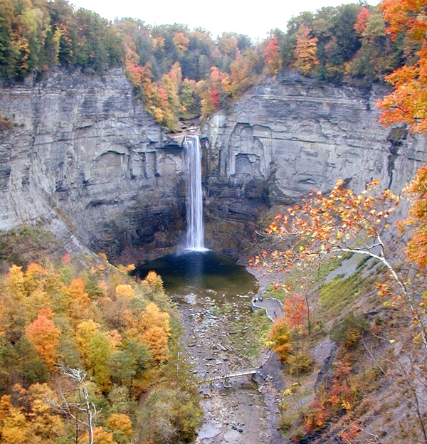 Thác Taughannok (Mỹ) là một trong những thác nước đơn lớn nhất thế giới, với chiều cao 66m.