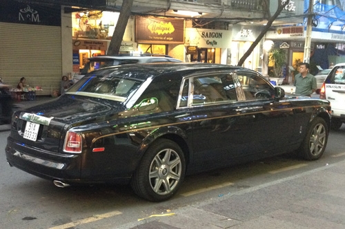 Rolls-Royce Phantom in hình rồng biến số ngũ quý 3.