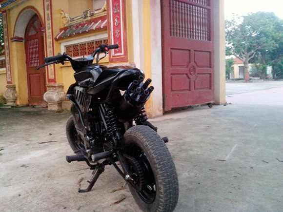 chàng trai Nam Định khá nổi danh trên cộng đồng mạng nhờ việc chế thành công một "siêu xe" lấy cảm hứng từ chiếc mô-tô của chàng hiệp sĩ trong series Người Dơi.