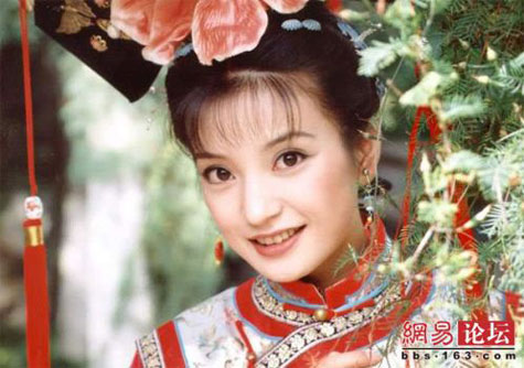 Triệu Vy cũng khởi nghiệp với phim cổ trang Hoàn Châu Cách Cách.