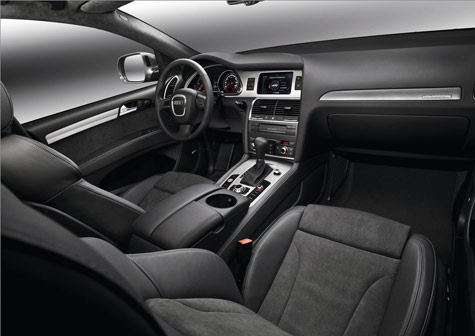 Nội thất Audi Q7 rộng rãi và tiện nghi hơn nhờ tăng chiều dài cơ sở và khoảng cách giữa hai trục xe.