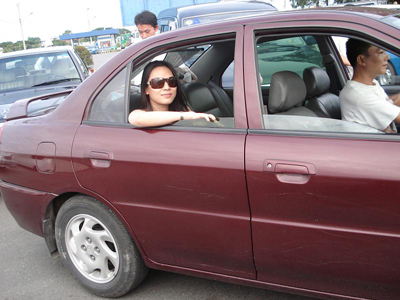 Chiếc xe được cô nàng họa mi sắm từ khi mới khởi nghiệp, và gắn bó với cô một thời gian dài là chiếc xe Mitsubishi Lancer mầu đỏ.