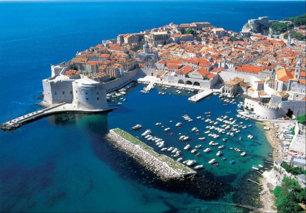 Croatia không chỉ tự hào với những bãi biển đẹp tuyệt vời mà còn được biết đến với những giá trị lịch sử độc đáo.