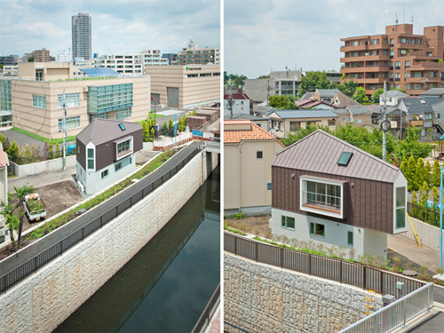 Ngôi nhà 2 tầng nằm bên cạnh dòng sông và một con đường nhỏ. Miếng đất xây dựng có hình tam giác hẹp và dài nhưng các kiến trúc sư Nhật không hề gặp khó bởi họ nổi tiếng với khả năng thiết kế trong các không gian hẹp.