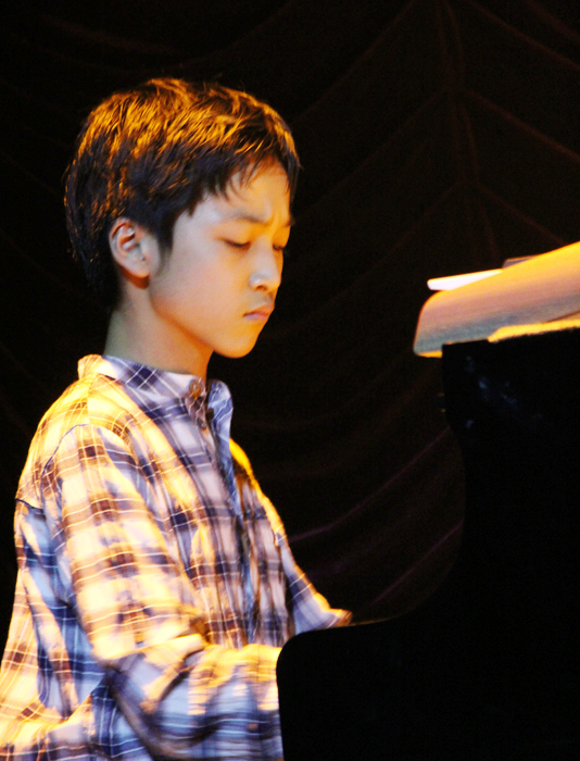 Đăng Quang chơi piano rất giỏi.