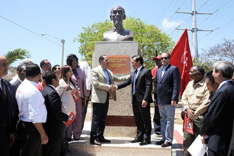 Gần đây nhất, ngày 13/9/2012, Lễ khánh thành Quảng trường và Tượng đài Chủ tịch Hồ Chí Minh đã diễn ra tại Thủ đô Santo Dominigo, Cộng hòa Dominica.