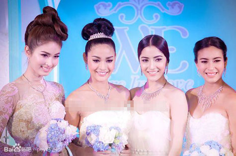 Ngay sau khi chuyển giới, Nong Poy đã đạt được hai danh hiệu Hoa hậu chuyển giới Thái Lan và quốc tế.