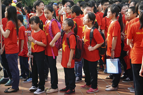 Các học sinh lớp 6 bắt đầu những ngày học tập đầu tiên tại trường THPT Lương Thế Vinh.