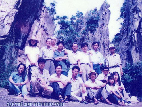 Tập thể sinh viên lớp Địa chất K18 trường ĐH Huế (1994-1998).