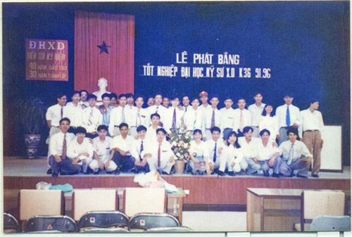 Lễ tốt nghiệp kỹ sư xây dựng ĐH Hà Nội năm 1996.