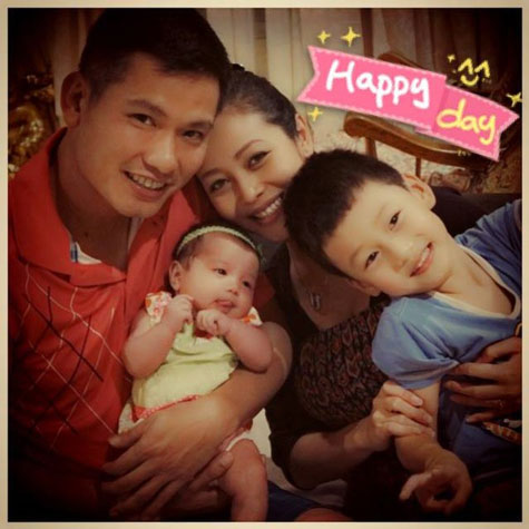 Hình ảnh bốn người hạnh phúc của gia đình Jennifer Phạm.